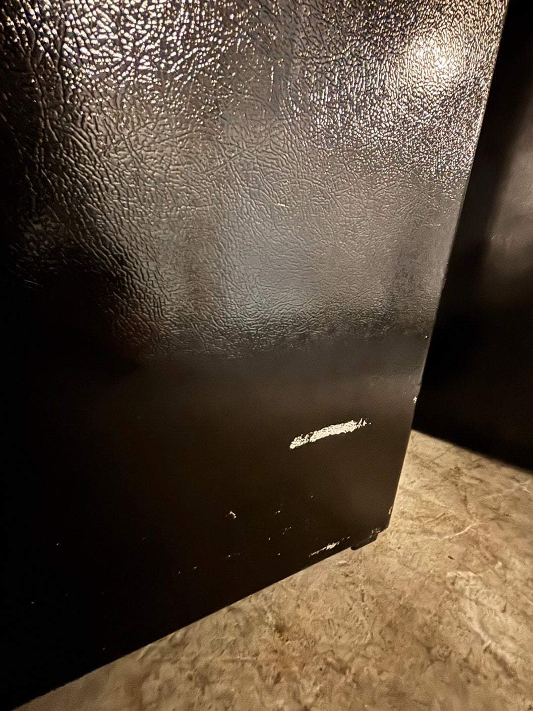 >GE 33” Top freezer fridge with ice maker inside ,black refurbished #RFTY3HB
