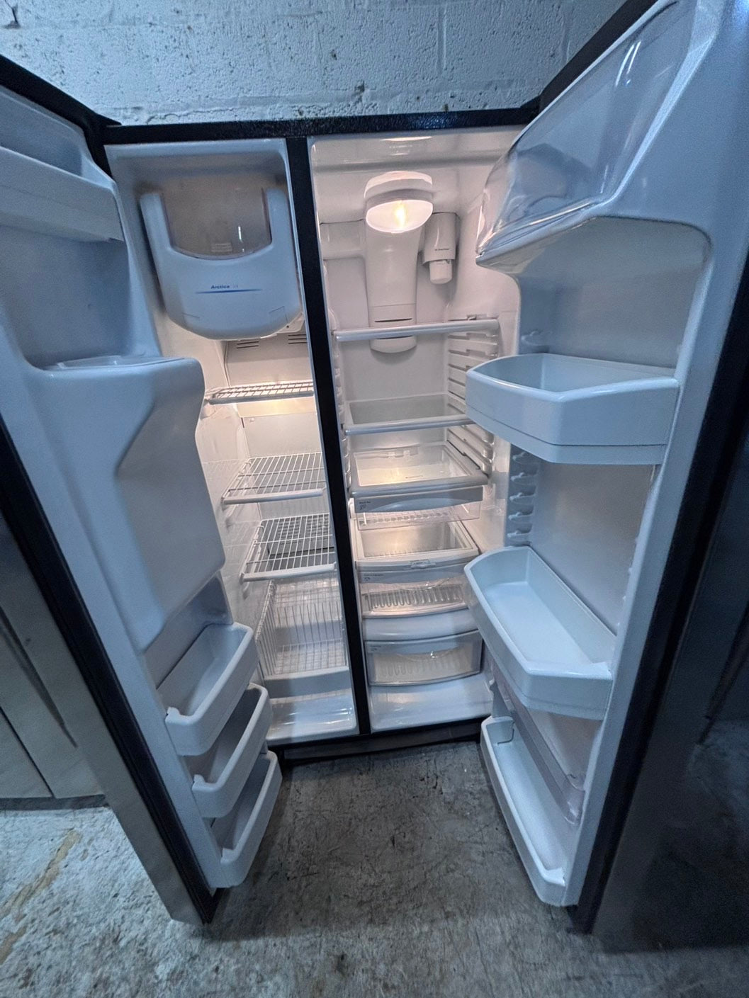 >*36” x 69h GE side by side Refrigerator and freezer stainless steel w/ice water dispenser 36” #SBS52RZB