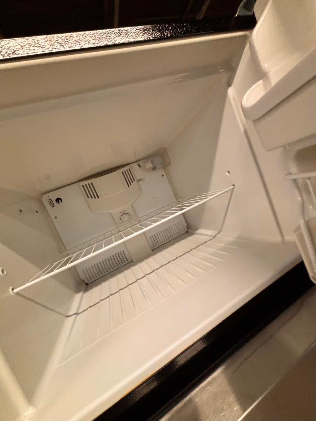 >*frigidaire  top freezer refrigerator stainless steel used-refurbished 30"x 681/2h #RF21ZRB
