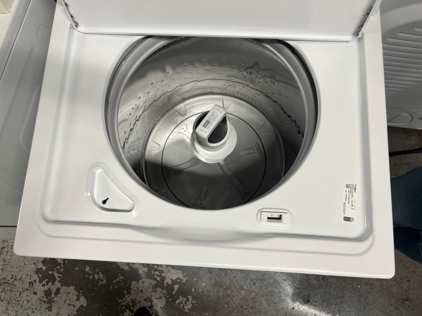 Whirlpool 27 Top load washer white with/ agitator stainless steel Drum #W320AB