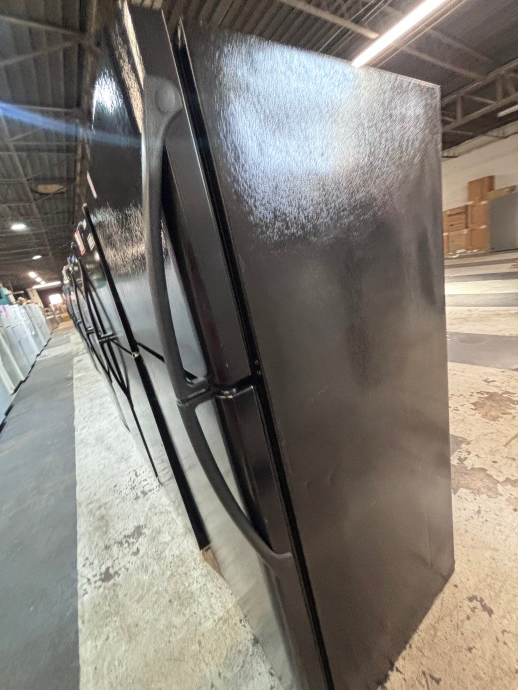 >sale🎈frigidaire  30”18cu.ft -top freezer refrigerator with ice maker black  color    -used refurbished 30” #FF9876B