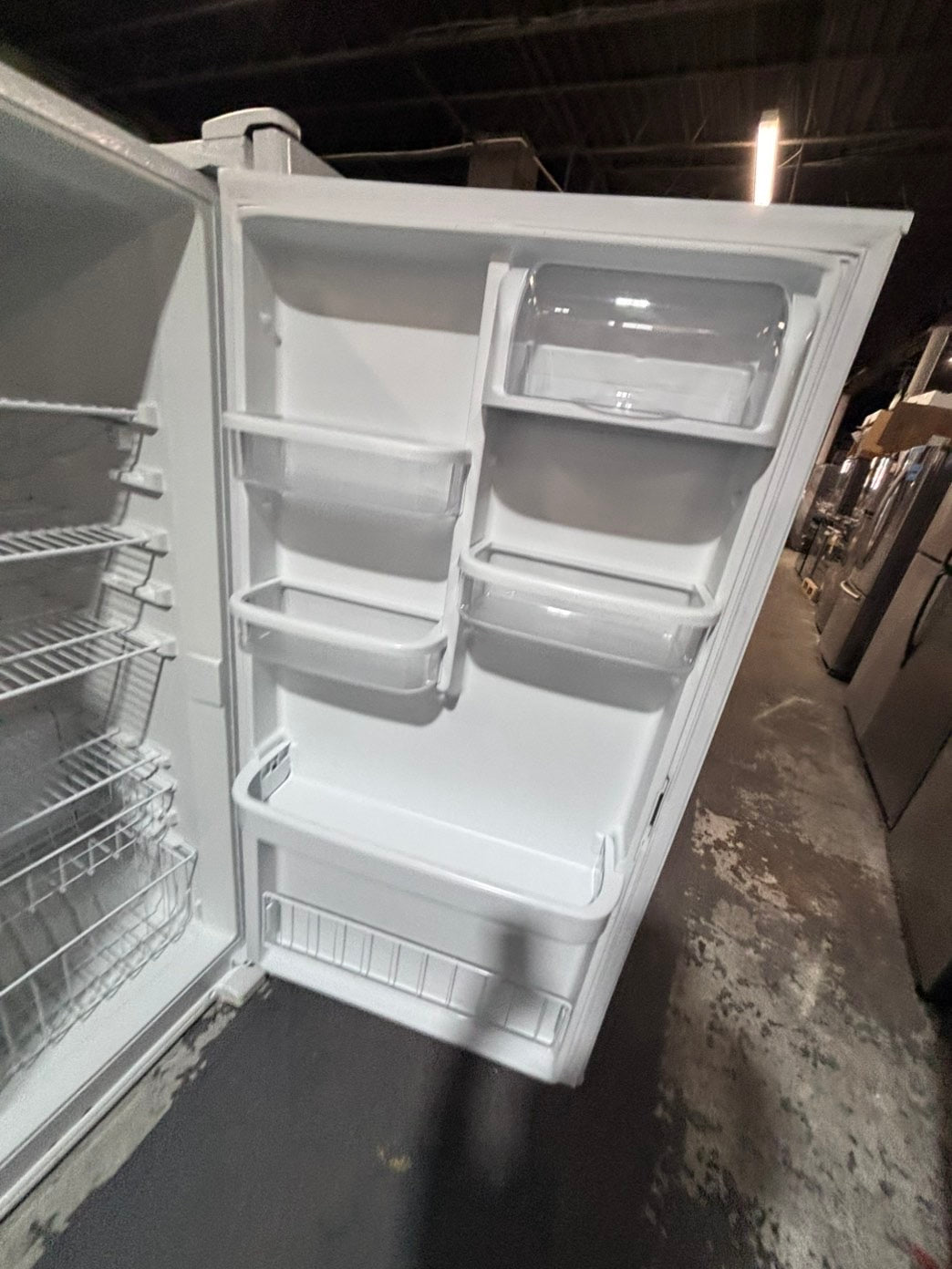 >>whirlpool 33”wide x 66 height x  25”depth up-right freezer white 20cu.ft Refurbished-used #RF5CZXB