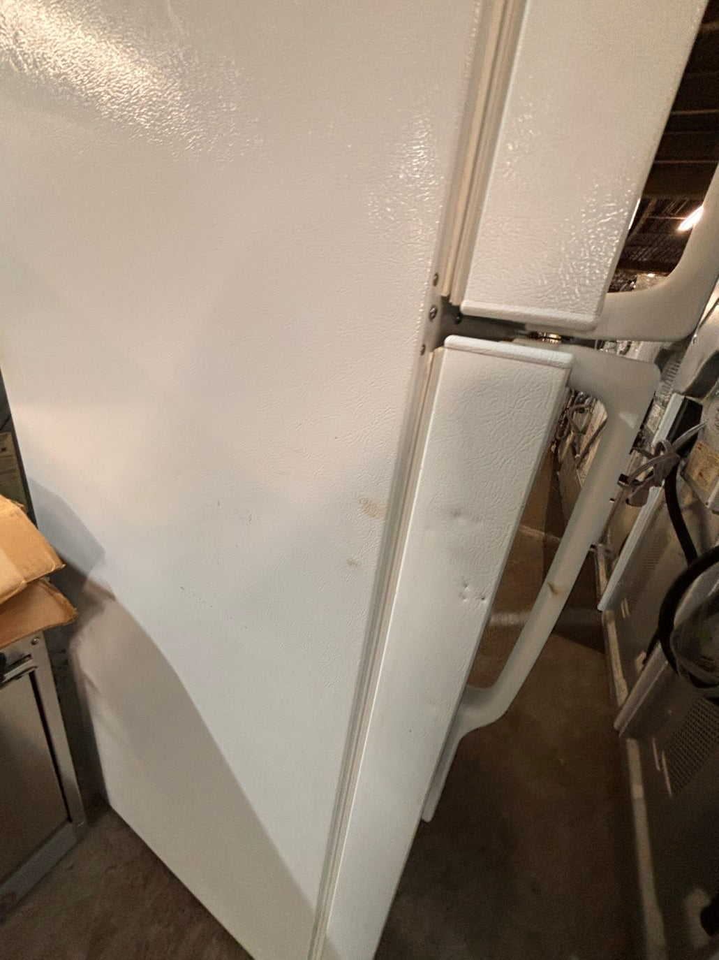 }}28”w x 68 1/2h. Whirlpool  top freezer fridge white color   working 💯  used-refurbished #FWGETSRB