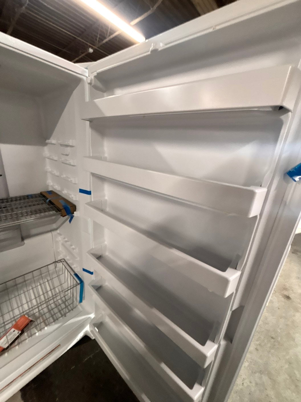 Open box 📦 20 cu. ft. Freezer in White with Temperature Alarm and Auto-Close Door, ENERGY STAR #FZG22BB