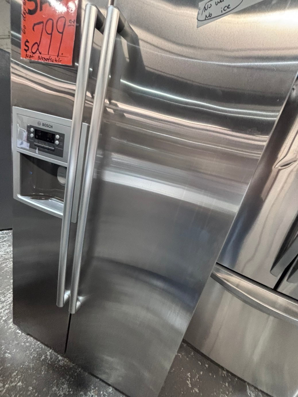 >*36”Bosch counter depth side by side doors  fridge stainless steel color  (ice maker  doesn’t work) only water 💦 dispenser works !doesn’t affect on the others functions. 36” #BS41VWB