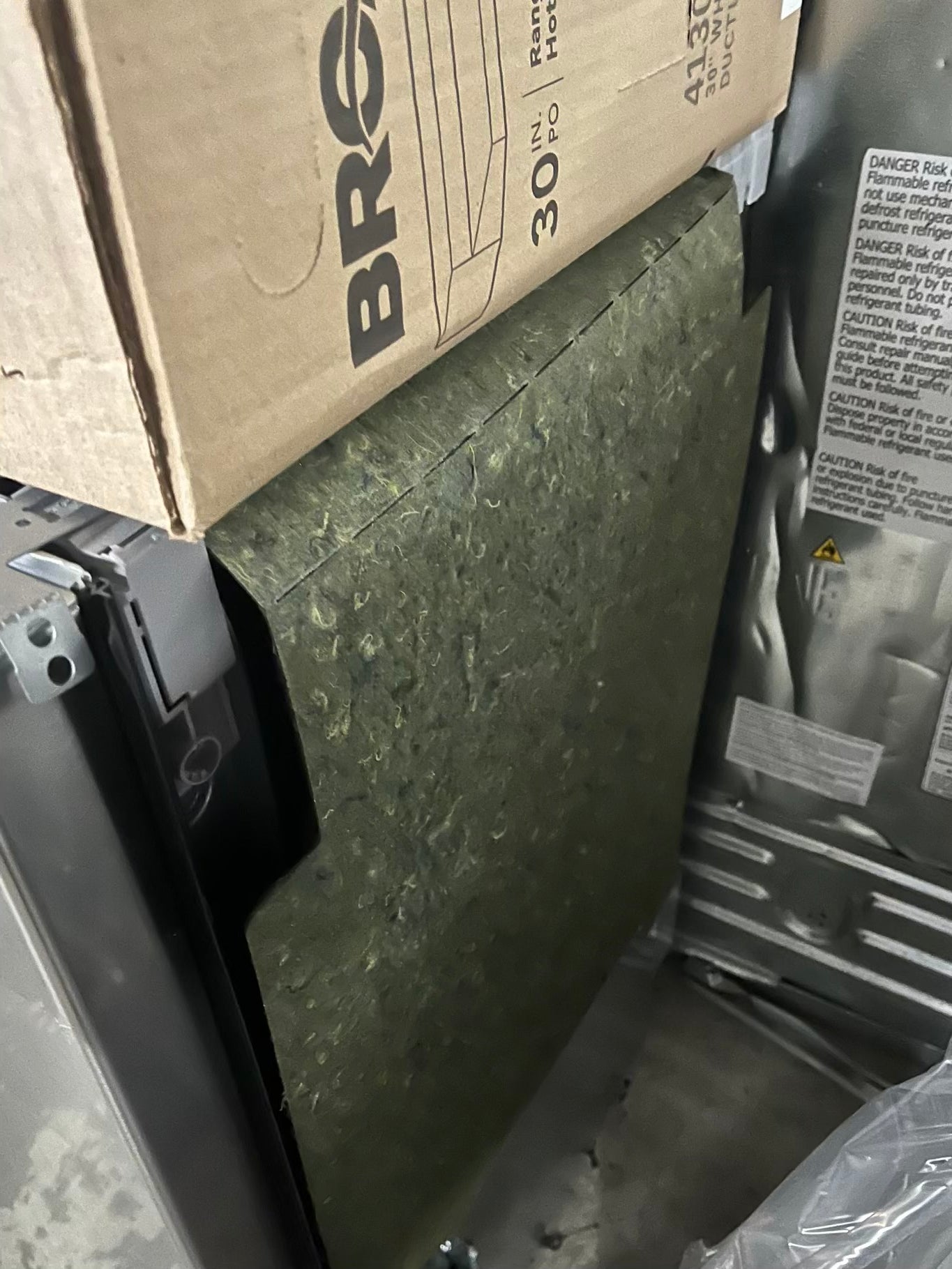 Open Bosch 500 Series 24" Smart Built-In Dishwasher with 3rd Rack in Stainless Steel 24” Model: SHP95CM5N - stock number : #DW33TB