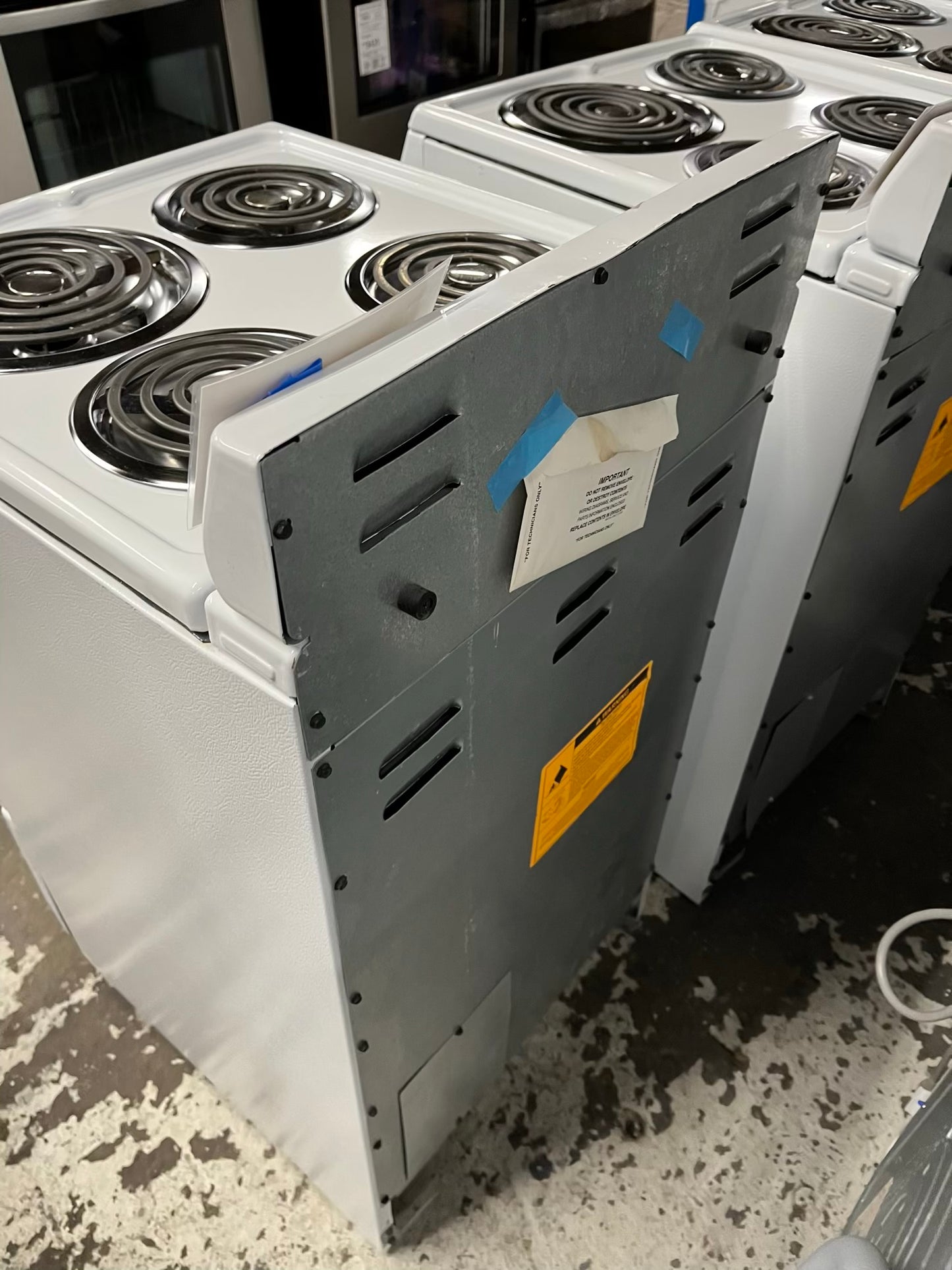 Hotpoint electric range coil white with broil 20” #ER310YB