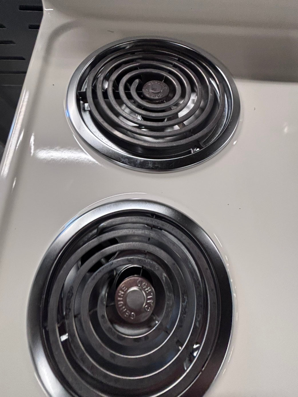 >*GE off white electric coil top range coil 220v bake /Broil 4 burner used-Refurbished  great condition 30" #EGEF95B