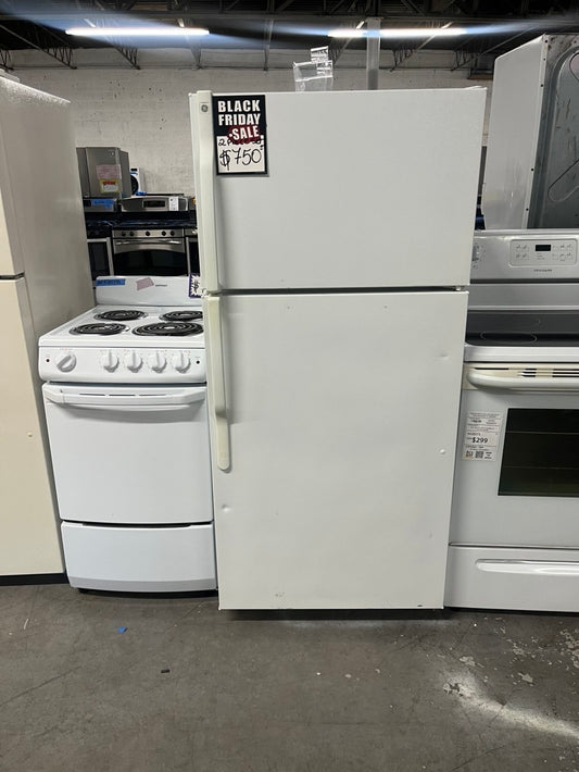 *🔥black Friday sale ‼️package deal 2Pcs set Ge 28” Top freezer fridge 28” wide  & Hotpoint electric coils top electric stove white 20” #RFELC10CB