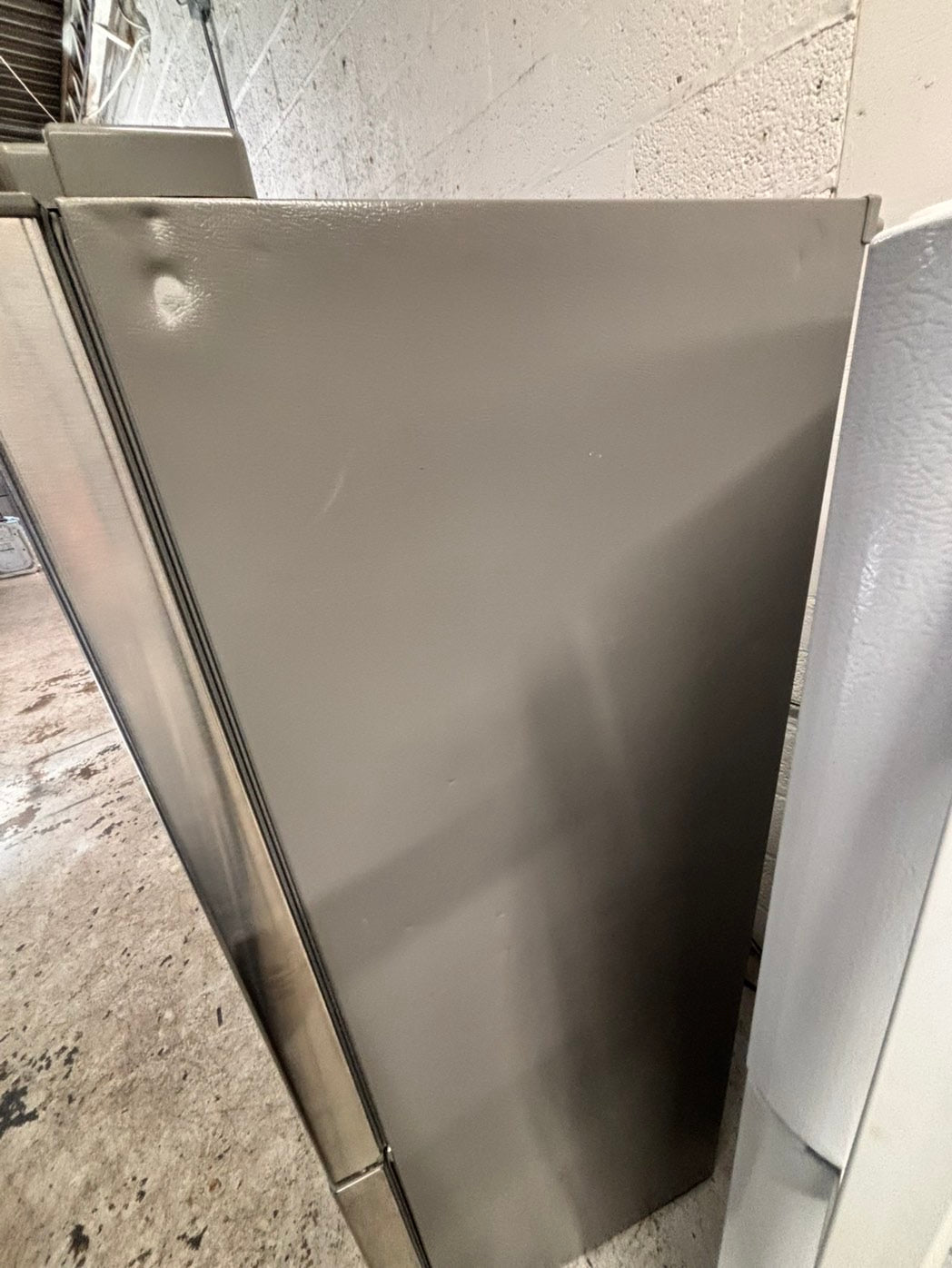 >Special🎈Whirlpool 33” Top freezer fridge in stainless steel color                 used-refurbished #RFZA213B