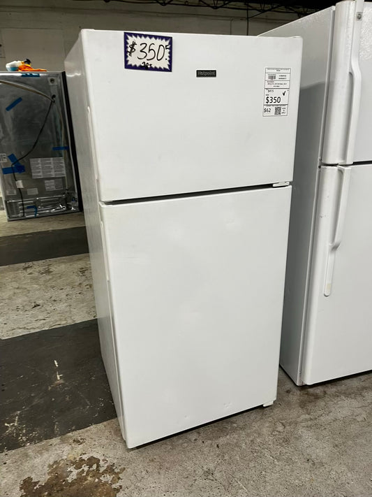 * Hotpoint top freezer refrigerator in white no ice maker 28" #RF903SB