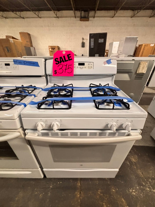 >GE Gas range 4 burner bake broil Hi/Lo self clean in white used-Refurbished 30” #GERR6TB