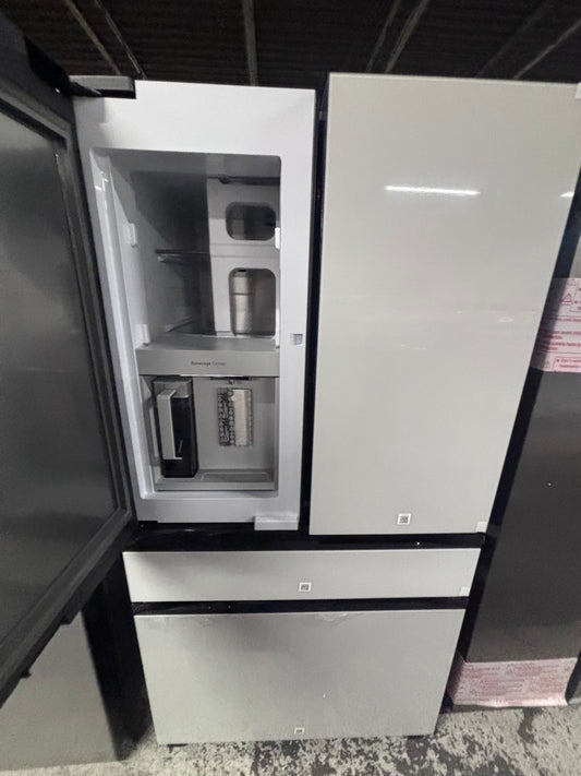 >Bespoke 4-Door French Door Smart Refrigerator, White (29 cu. ft.) Custom Bespoke 4-Door French Door Smart Refrigerator in White Glass features a Dual Ice Maker and Beverage Center with water
#RF29YYB