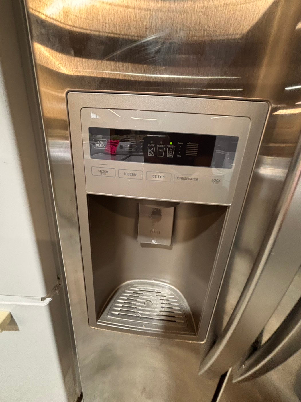 >*SALE🔥🔥LG 33”x 67”h x 29”depth side by side Refrigerator and freezer with ice & water #J1W773B