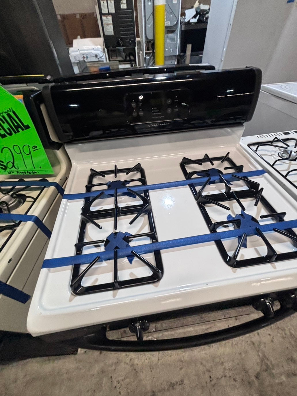 >*sale🔥frigidaire Gas range 4 burner bake broil Hi/Lo self clean in  white & black used-Refurbished 30” #FGH3D7B