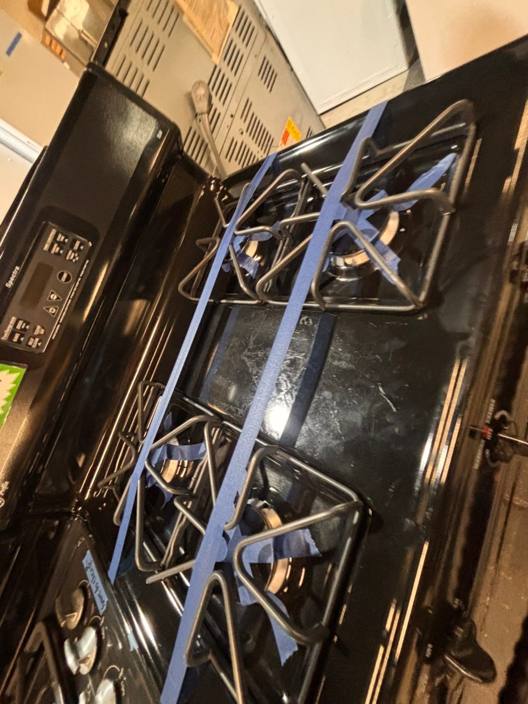 >*GE  gas range 4 burner bake broil Hi/Lo self clean in black used-Refurbished 30” #G9WBYB