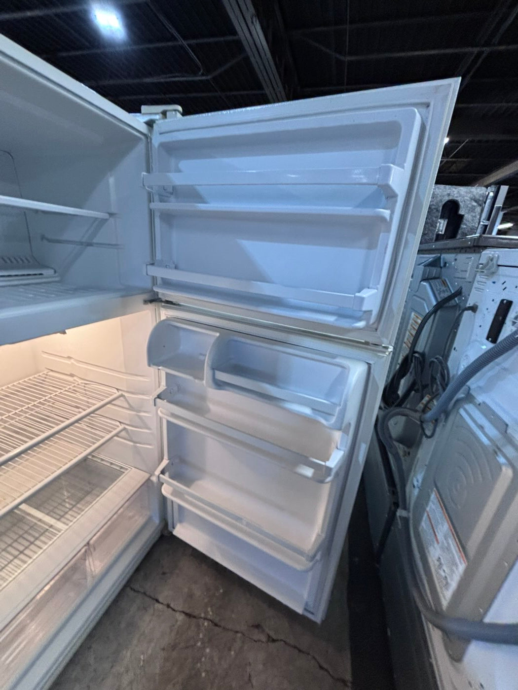 }28”w x 62 1/2h. GE top freezer fridge white working 💯  used-refurbished #FTR12RB