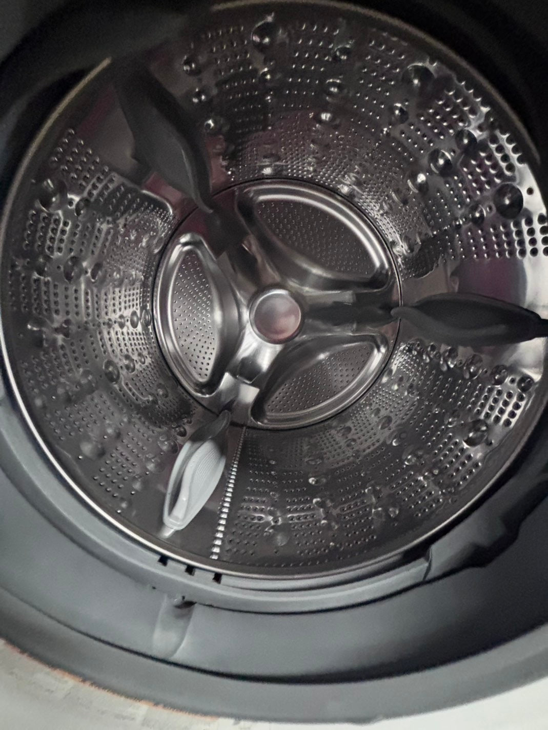 >LG GAS  washer & dryer set front load stackable white   27” in used-Refurbished #WD43GB