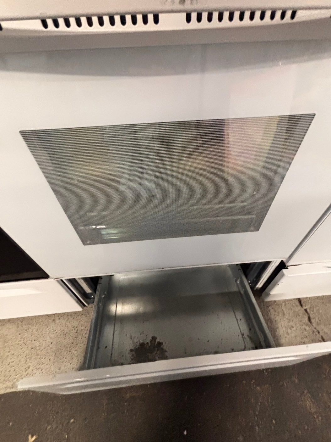 <whirlpool Glass Top electric stove white bake broil 4 burner Self clean 30” white Refurbished #WWE76B