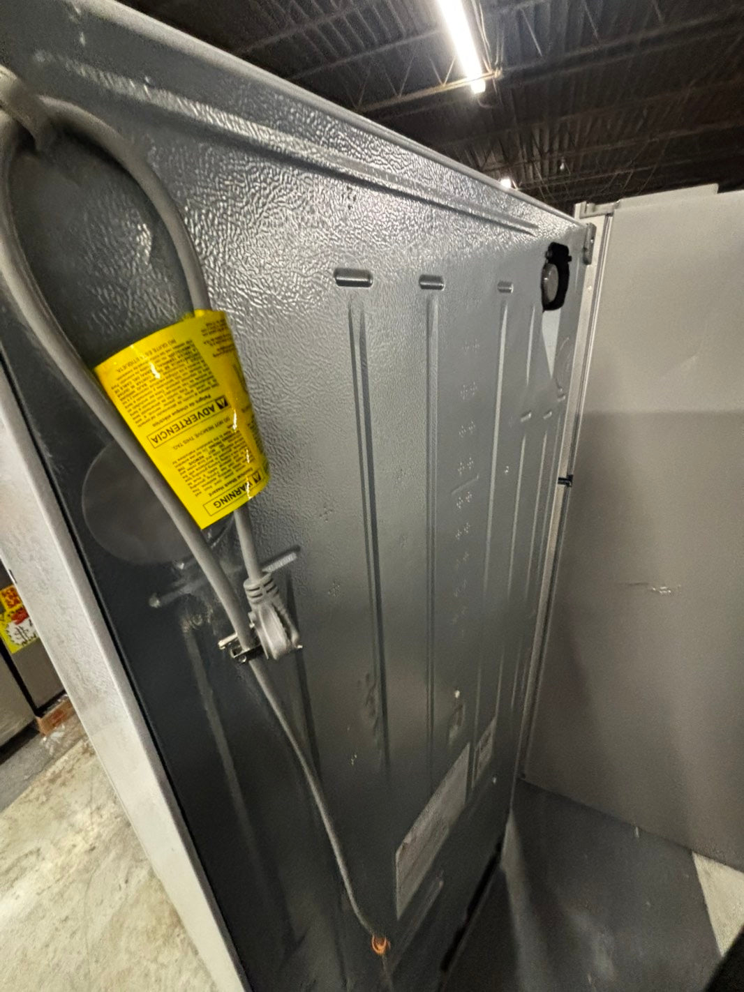 >new scratch and dent -Open box 📦.  This 28 inch freestanding top freezer refrigerator has a generous 18 cu. ft. of space, perfect for storing groceries. The Multi-Air Flow system maintains ideal humidity and temperature levels, keeping your food #RFG18B