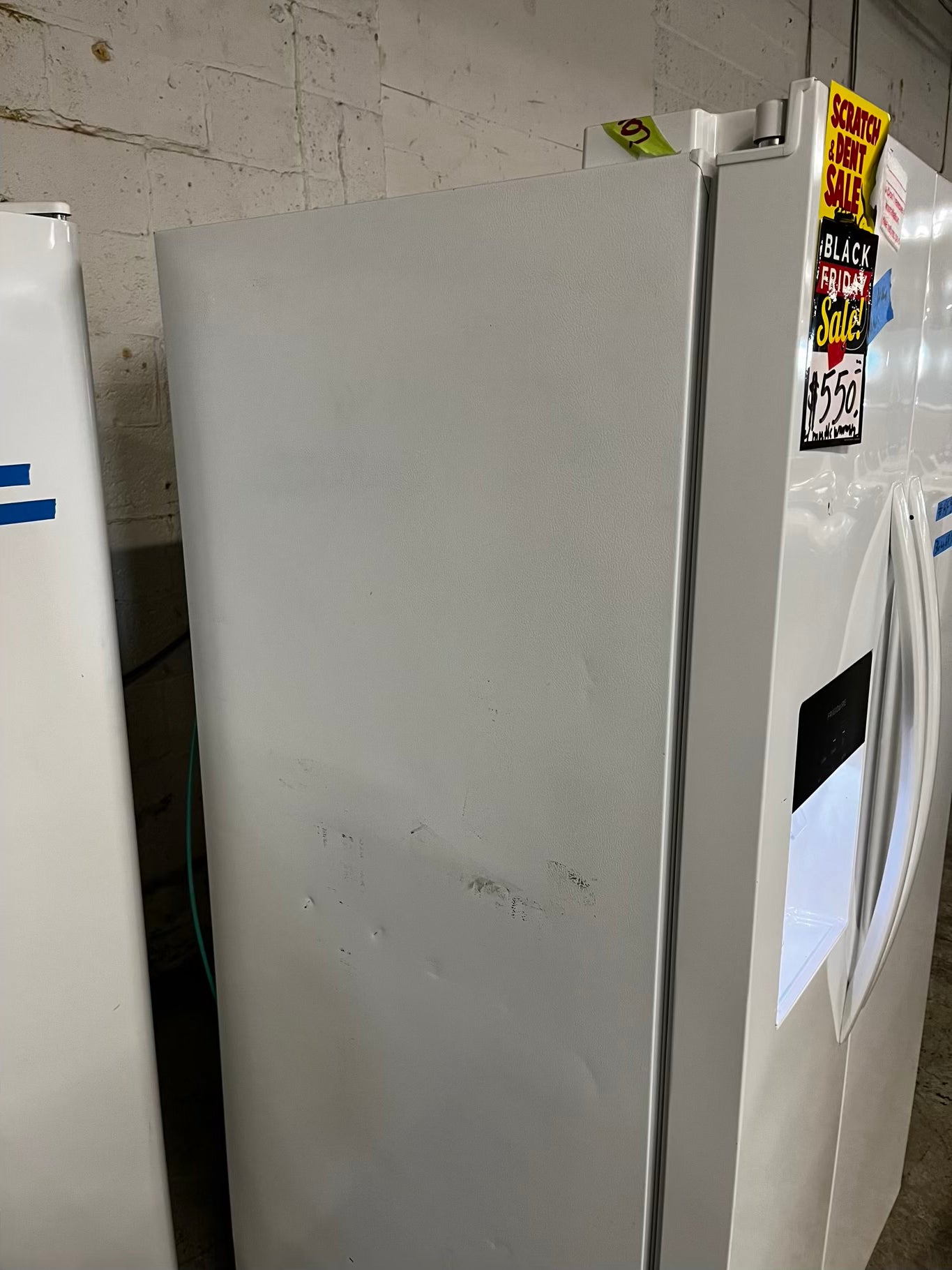 *🎉 Black Friday ⚡️ Frigidaire side by side Refrigerator w/ ice water dispenser  in white gently used - like new 36” #RF93741B