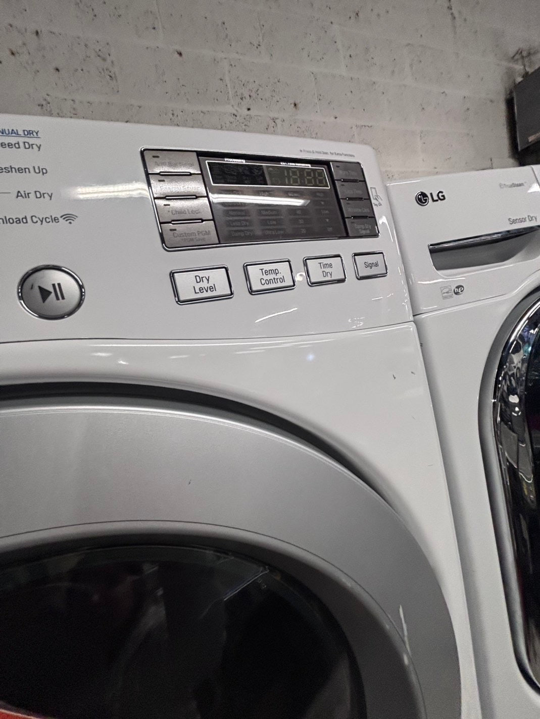>LG GAS  washer & dryer set front load stackable white   27” in used-Refurbished #WD43GB