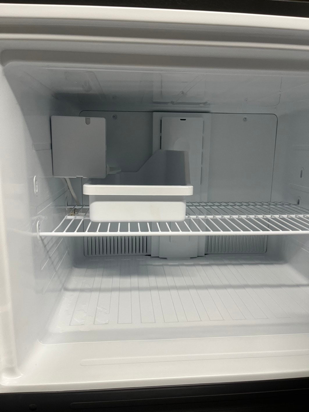 *Open box 📦 New S/d Ge 32 w. 21.1 cu. ft. Top Freezer Refrigerator in Stainless Steel with Factory-Installed Icemaker & Upfront Temperature Controls #GGE21DB