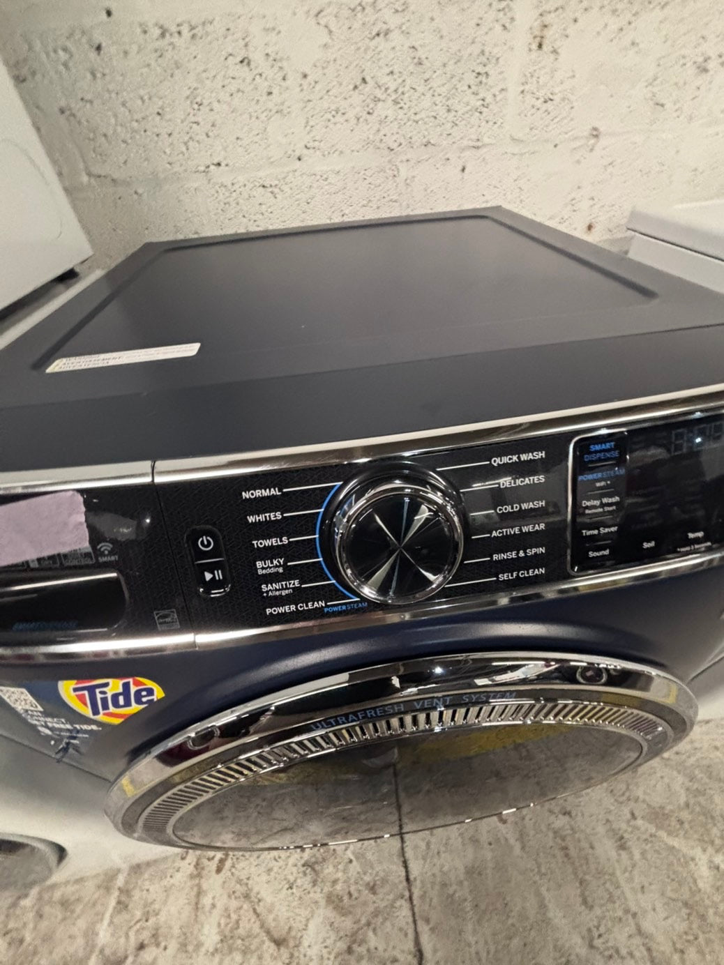 >>GE ENERGY STAR 4.8 Cu. Ft. Capacity Smart Front Load Washer with UltraFresh Vent System with OdorBlock and Saniti great condition 28”stackable or side by side  used-refurbished  #FWRA46B