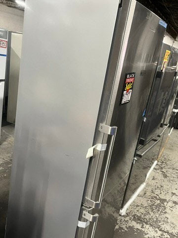 🎁🎄Holiday sale‼️Open Box 📦 Bloomberg Bottom freezer  Refrigerator stainless steel w/ice maker Item number #RF65VB