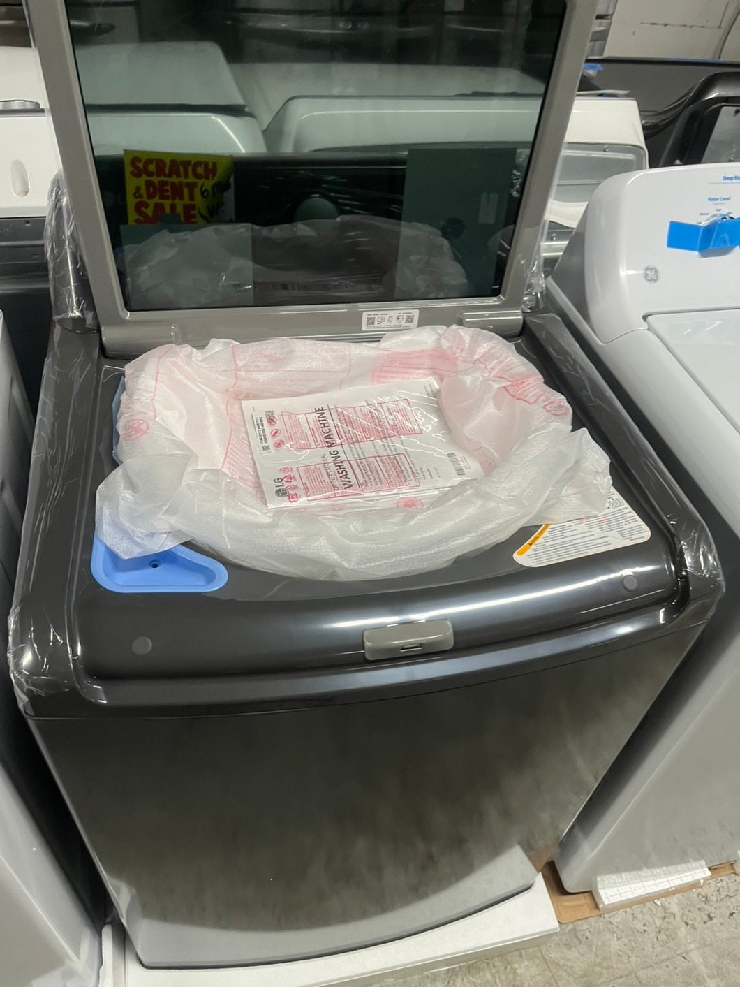 *Open box 📦 New S/d 4.1 cu. ft. Top Load Washer in Monochrome Grey with 4-Way Agitator, NeveRust Drum, SlamProof Glass Lid, and True Balance #LGT452B