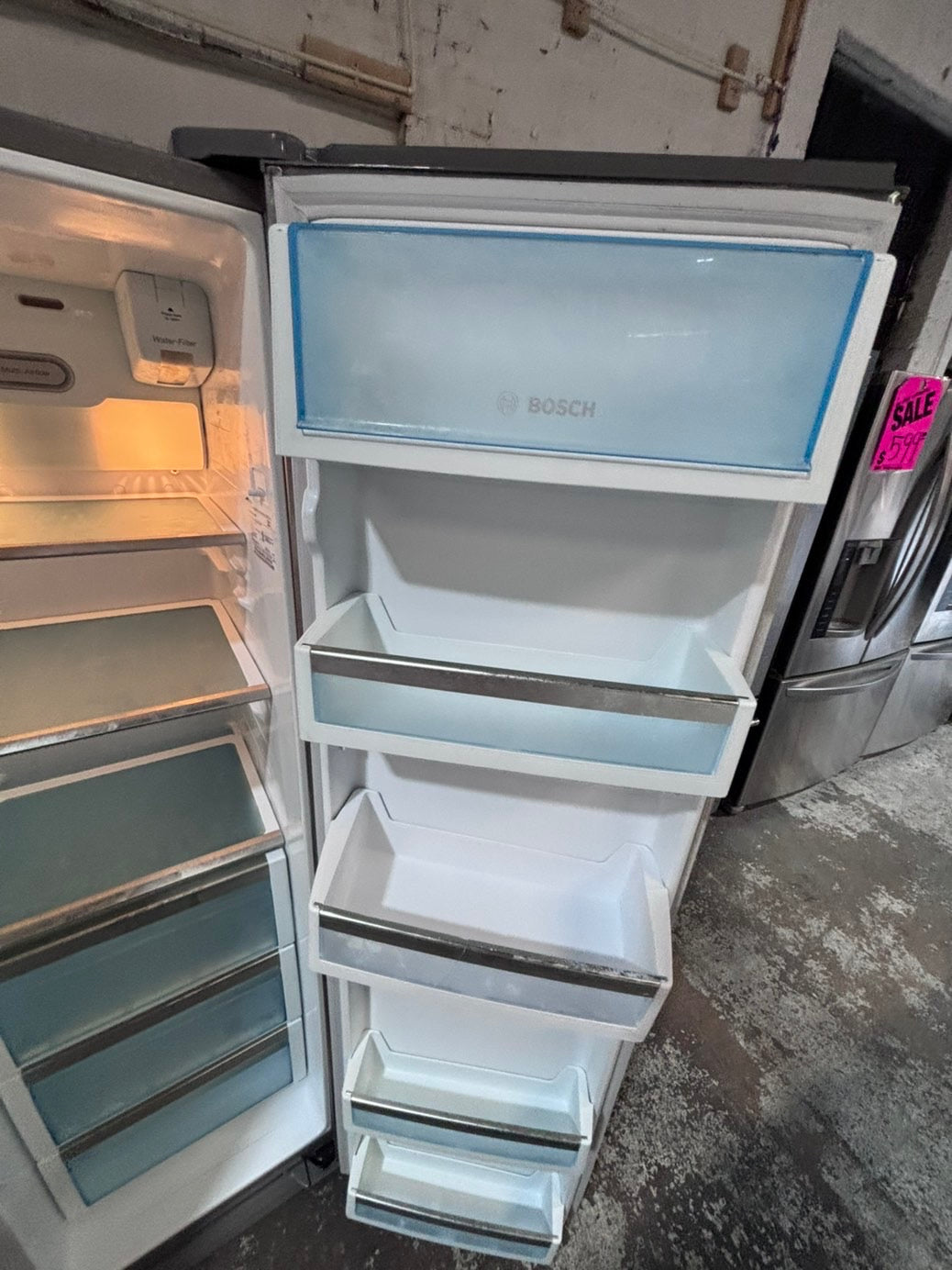 >*36”Bosch counter depth side by side doors  fridge stainless steel color  (ice maker  doesn’t work) only water 💦 dispenser works !doesn’t affect on the others functions. 36” #BS41VWB