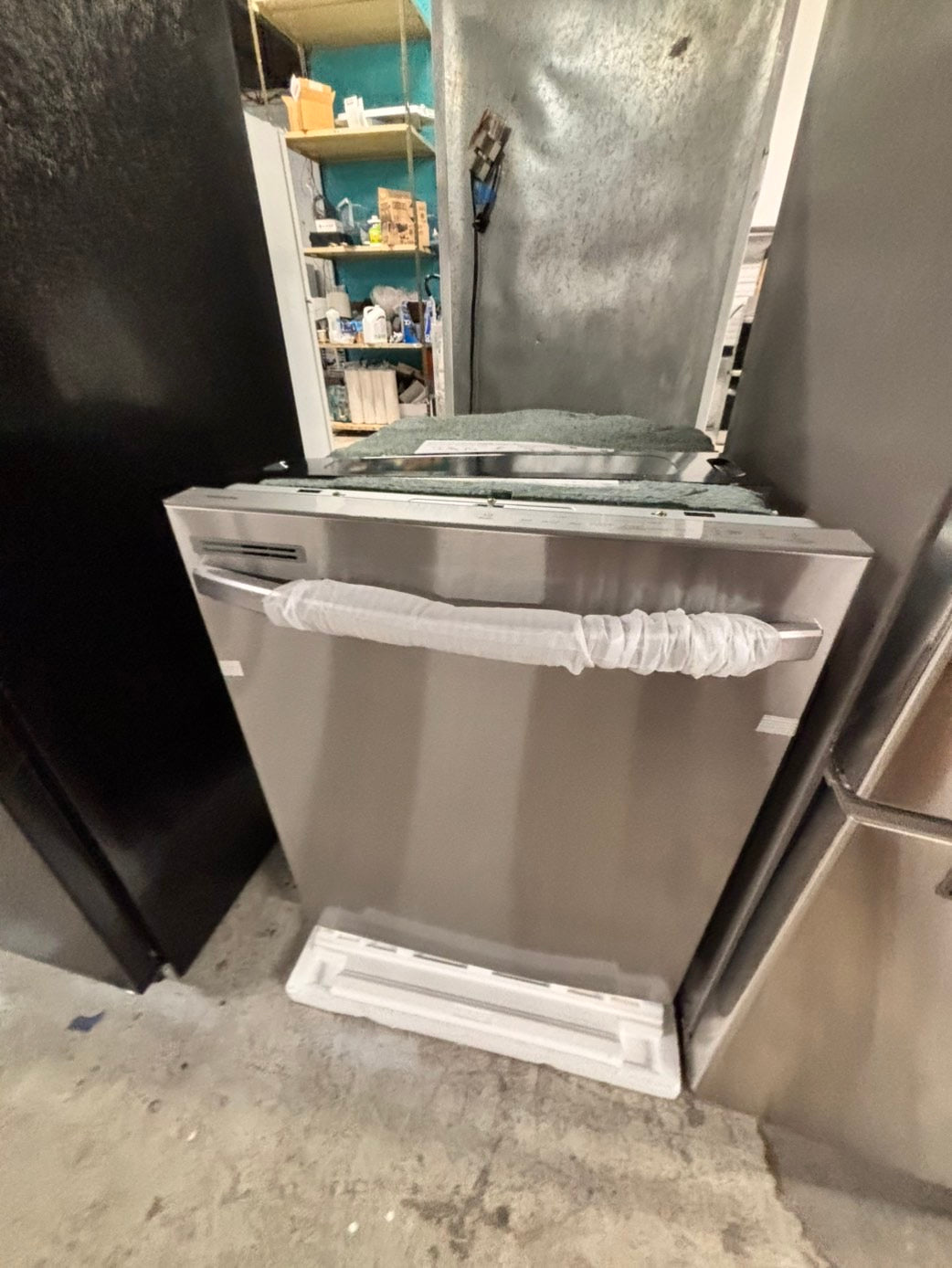 >special combo 4pc. Samsunf French door Refrigerator 36” stainless steel w/  ice & water dispenser,gas stove 5 burners ,new scratch and dent over the range microwave & dishwasher all same brand #JZ1216BCOMBO