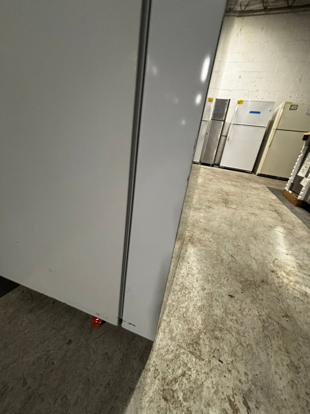 >new scratch and dent -Open box 📦.  This 28 inch freestanding top freezer refrigerator has a generous 18 cu. ft. of space, perfect for storing groceries. The Multi-Air Flow system maintains ideal humidity and temperature levels, keeping your food #RFG18B