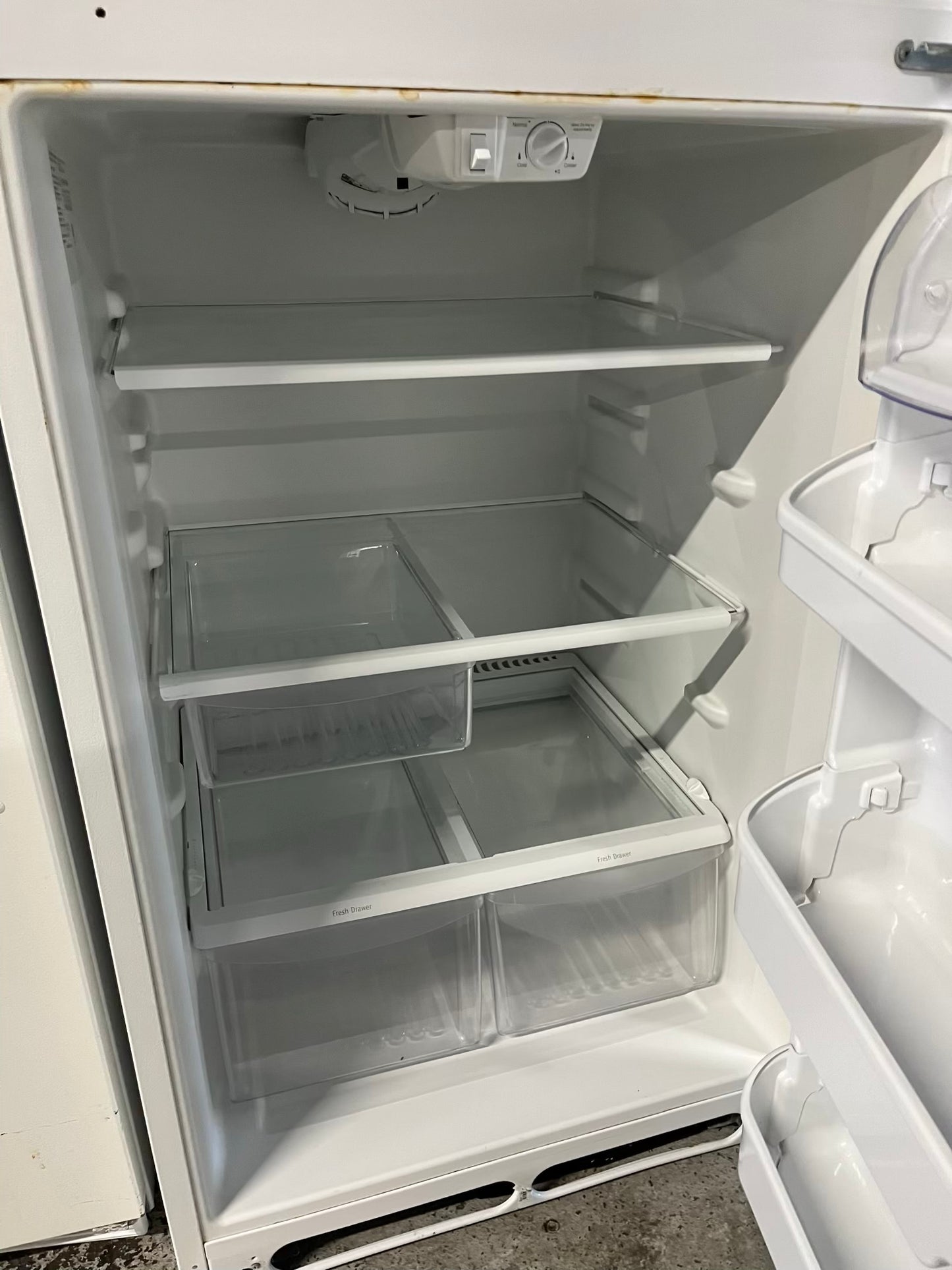 - Frigidaire top freezer Refrigerator in white 30" #RF305NB