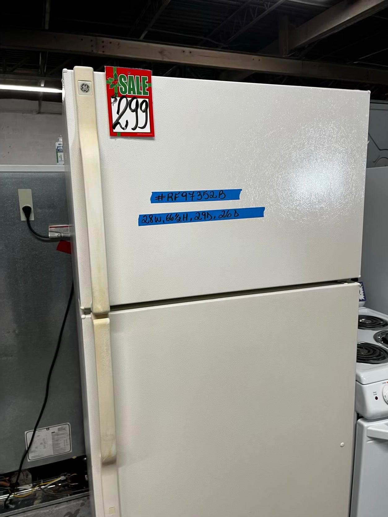 🎄Holiday Sale 🎁 GE top freezer refrigerator in off white used refurbished 28” #RF97352B