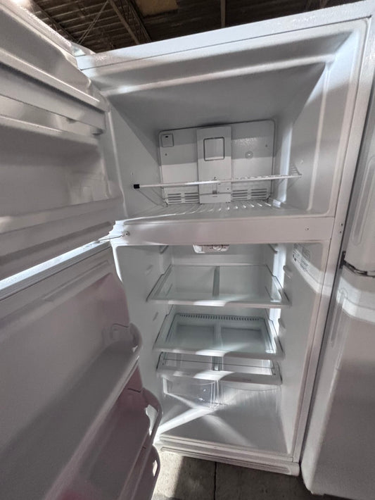 >frigidaire 21cu.ft -top freezer refrigerator white   used-refurbished 30” #RR2WWHL