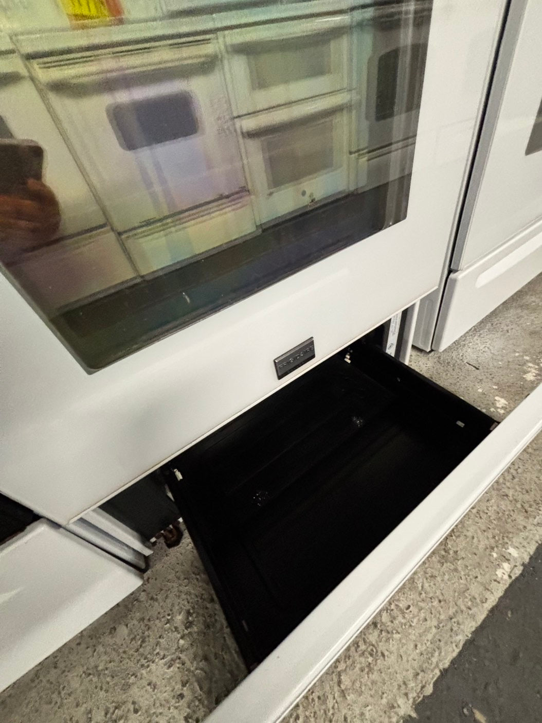 -Frigidaire glass top electric range 220v 5 burner warm zone bake broil self clean used-Refurbished white color fast boil 30"    Stock number #EF350CB