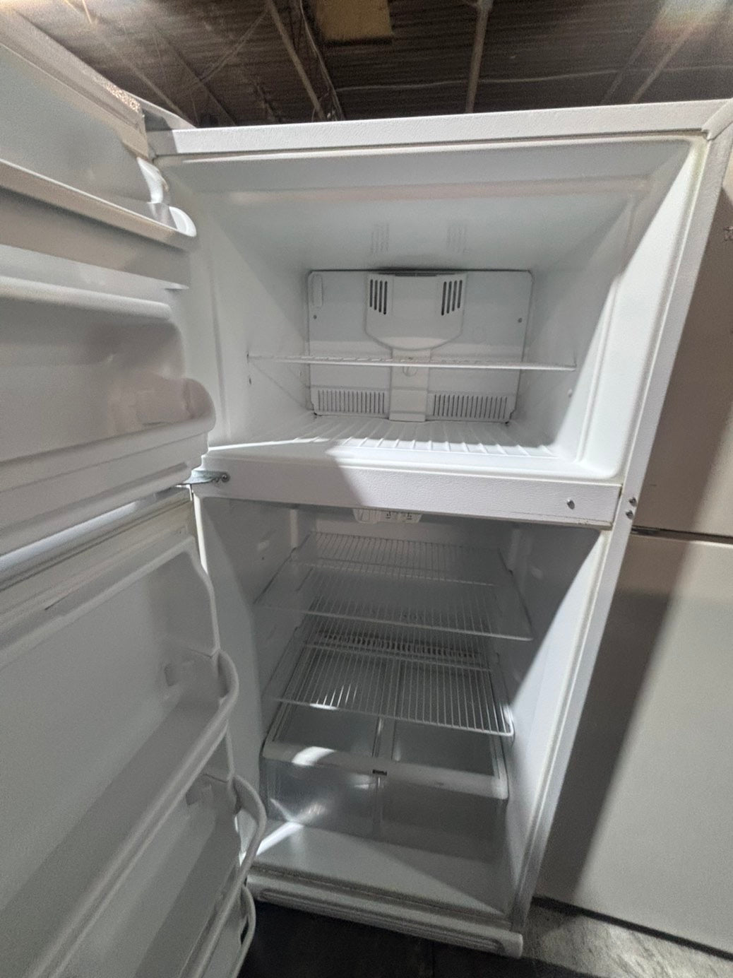 >>sale🎈frigidaire 30”18cu.ft -top freezer refrigerator white  color              -used refurbished 30” #F3FW6B