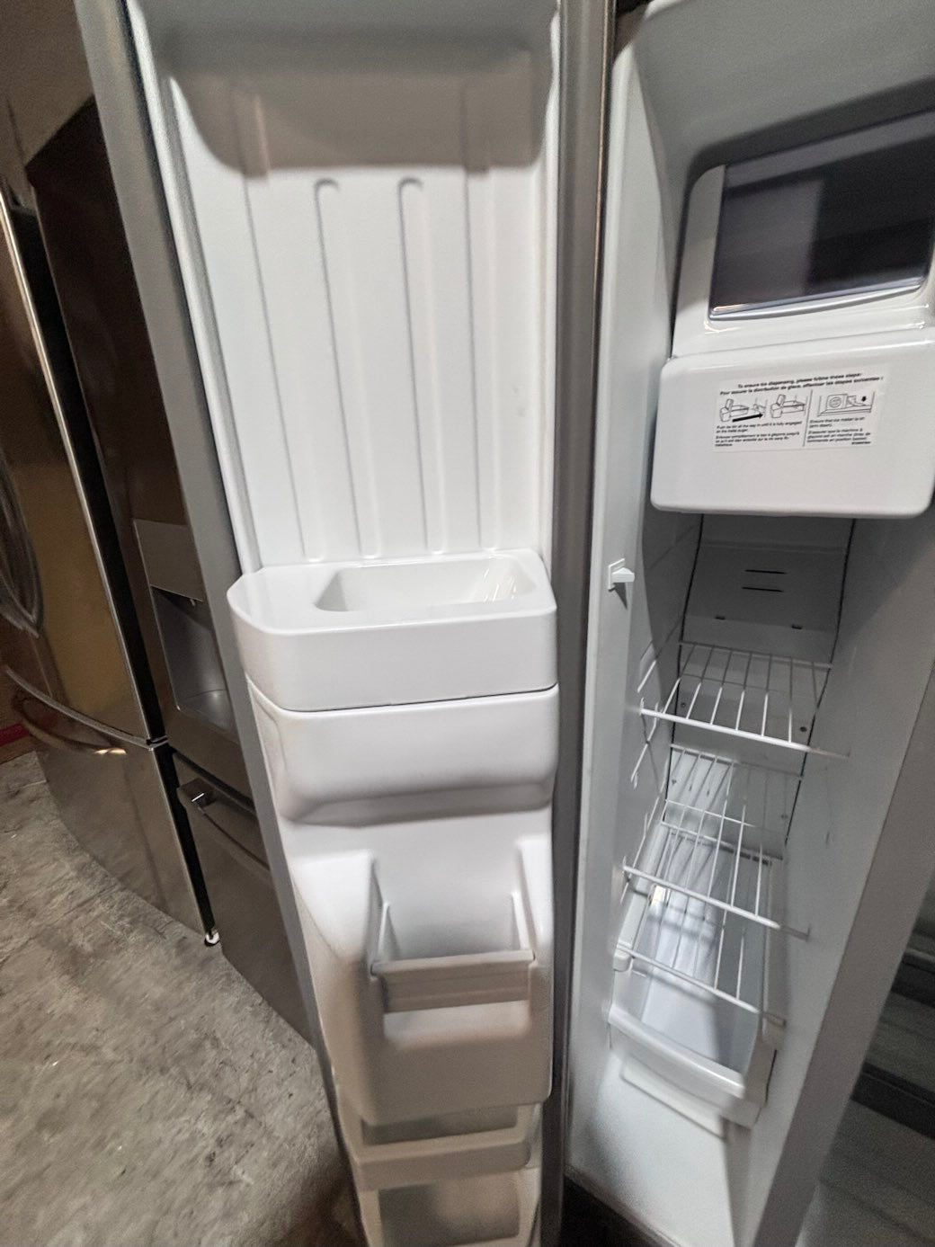 }SALE🔥🔥LG 33”x 65.1/2 h x 29”depth side by side Refrigerator and freezer with ice & water #WS33XV3B