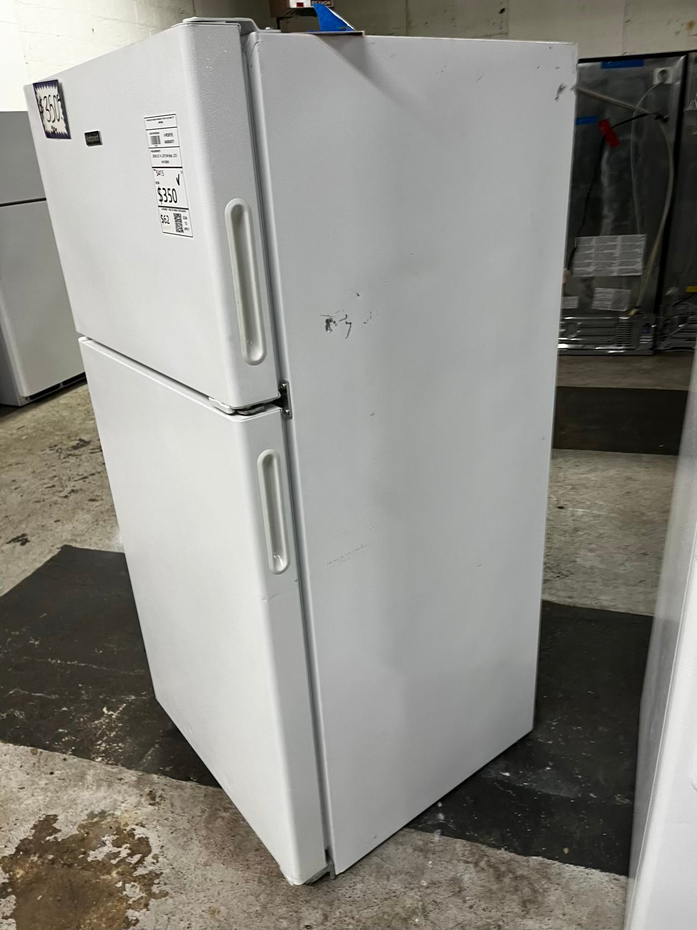 * Hotpoint top freezer refrigerator in white no ice maker 28" #RF903SB