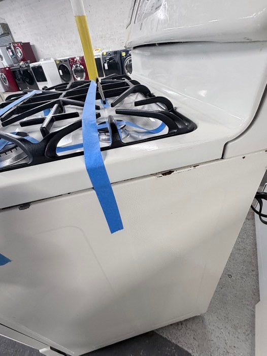 GE Gas range 4 burner bake broil self clean in off white used-Refurbished 30” #GR91345B