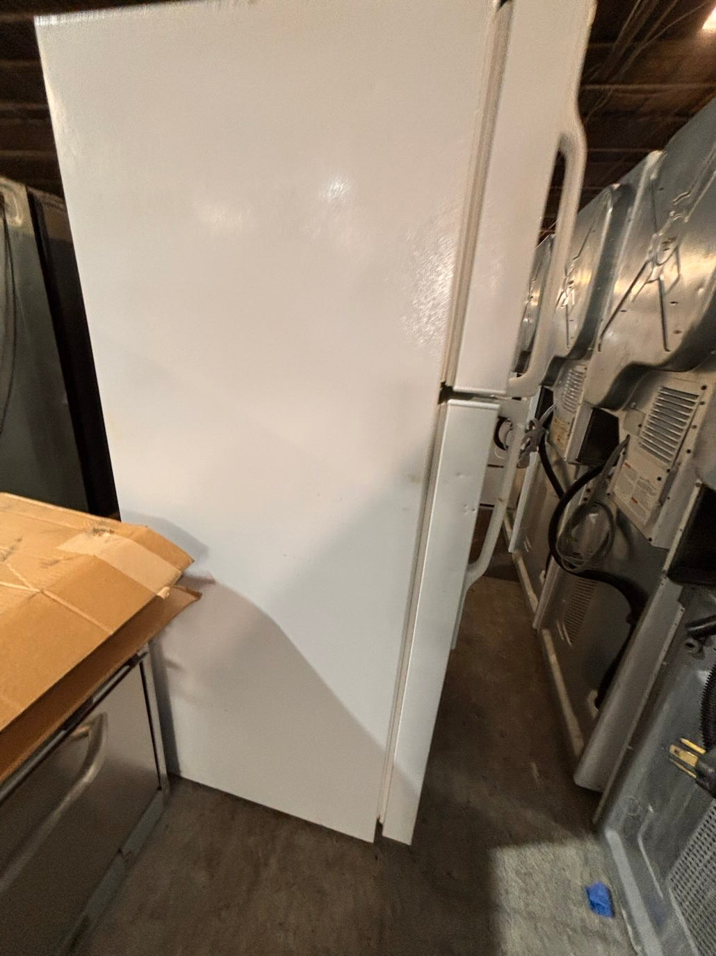 }}28”w x 68 1/2h. Whirlpool  top freezer fridge white color   working 💯  used-refurbished #FWGETSRB
