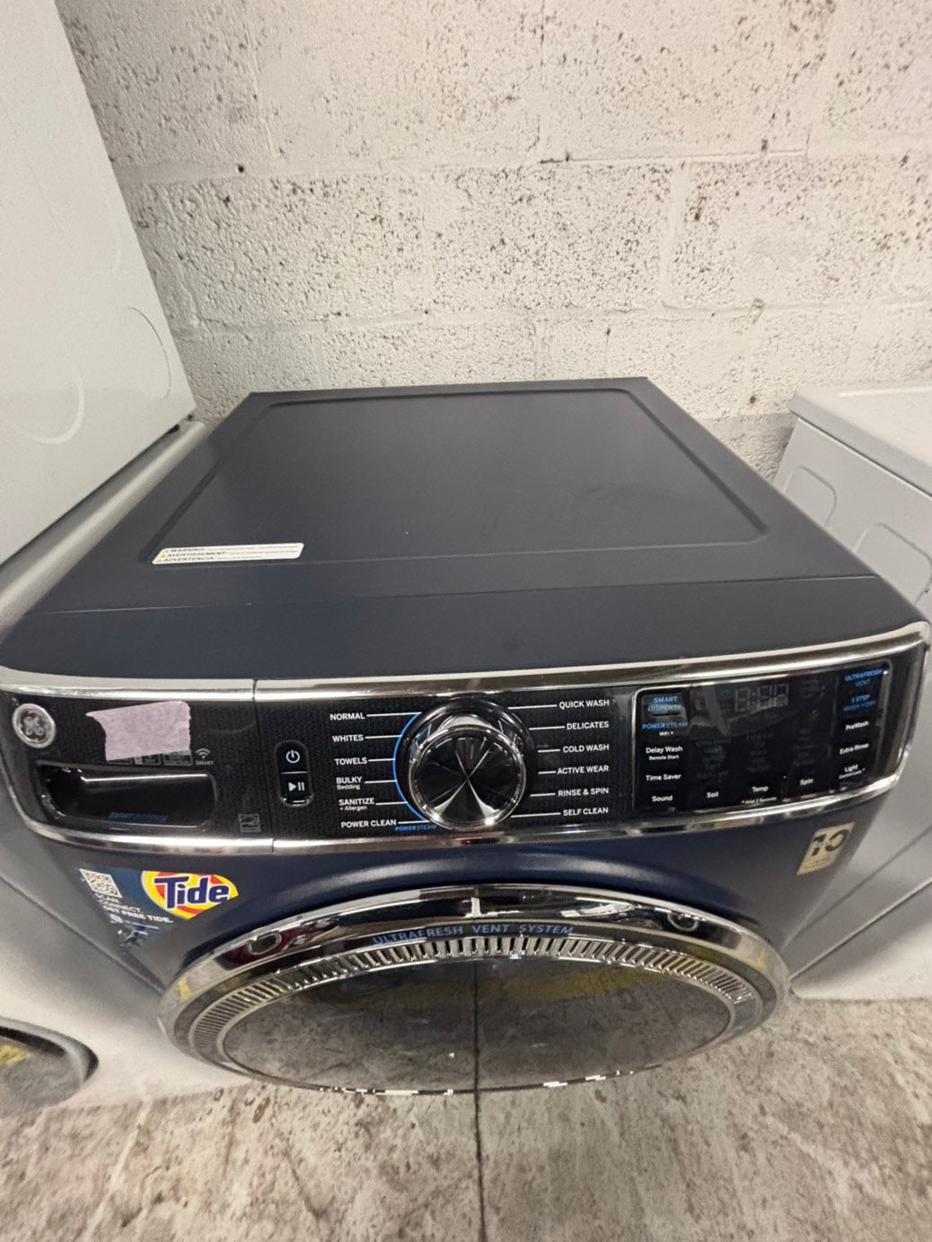 >>GE ENERGY STAR 4.8 Cu. Ft. Capacity Smart Front Load Washer with UltraFresh Vent System with OdorBlock and Saniti great condition 28”stackable or side by side  used-refurbished  #FWRA46B