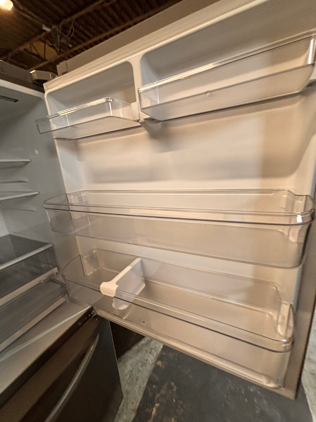 >* LG 33” bottom freezer fridge stainless steel with iced maker inside used -refurbished 30” #LGB5K2B