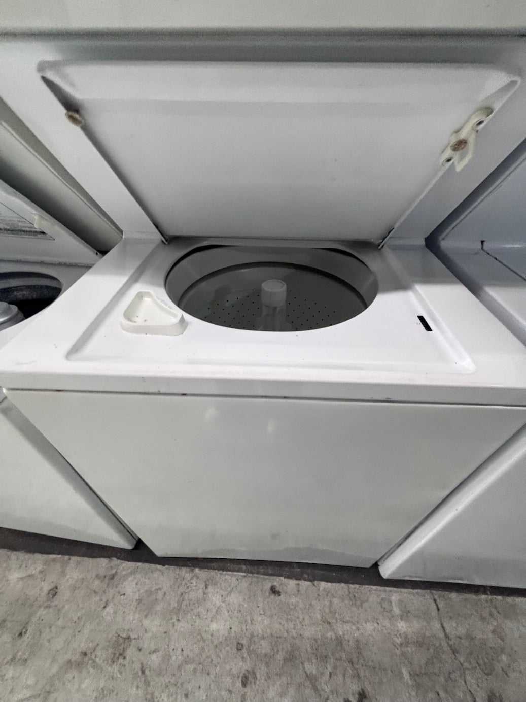 }Kenmore used-  refurbished stacked laundry center Electric 220v washer & dryer unit in white 27" #LC27K12B