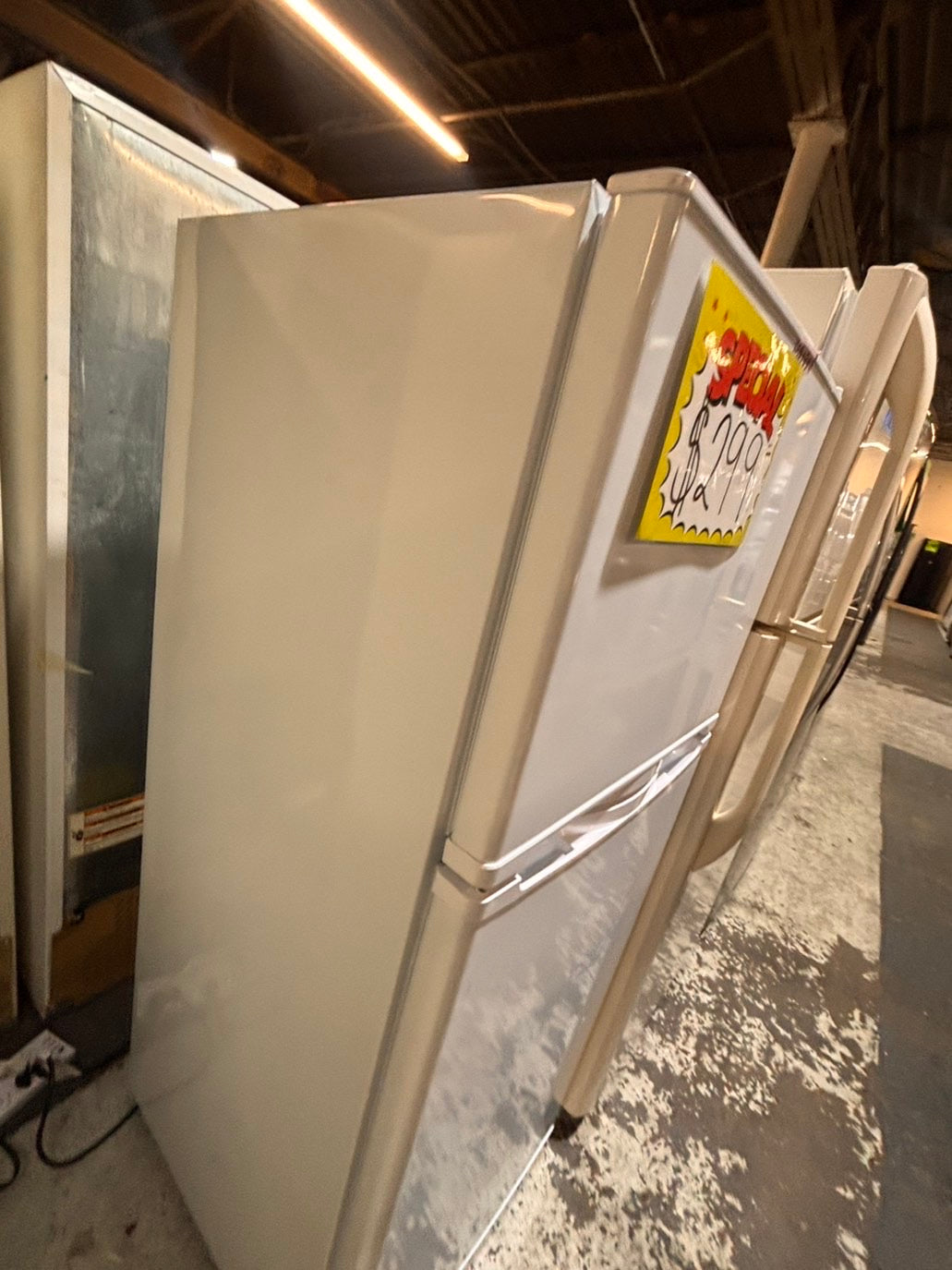 >*top freezer refrigerator working 💯 white color  24" used ,refurbished #RSA5DB