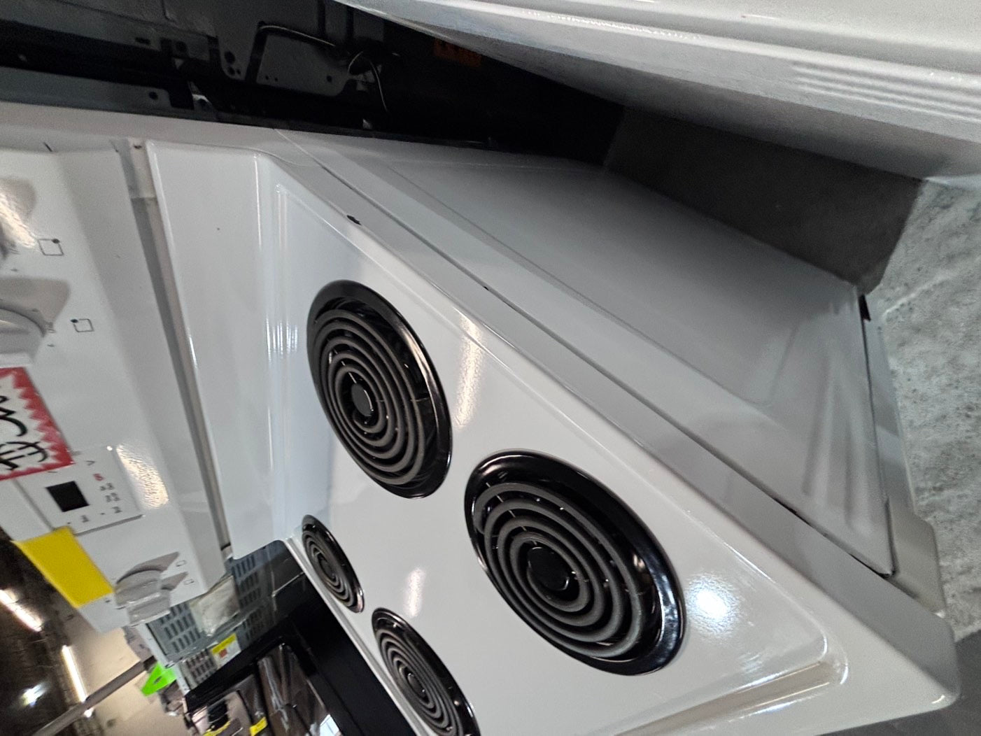>*frigidaire white electric coil top range coil 220v bake /Broil 4 burner used-Refurbished  great condition 30" #ESF515B