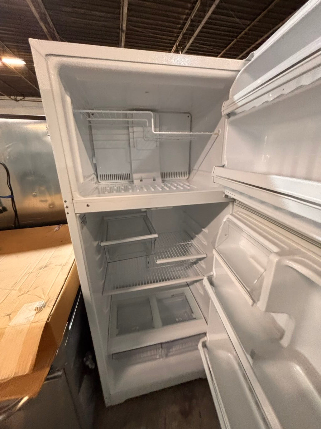 }}28”w x 68 1/2h. Whirlpool  top freezer fridge white color   working 💯  used-refurbished #FWGETSRB