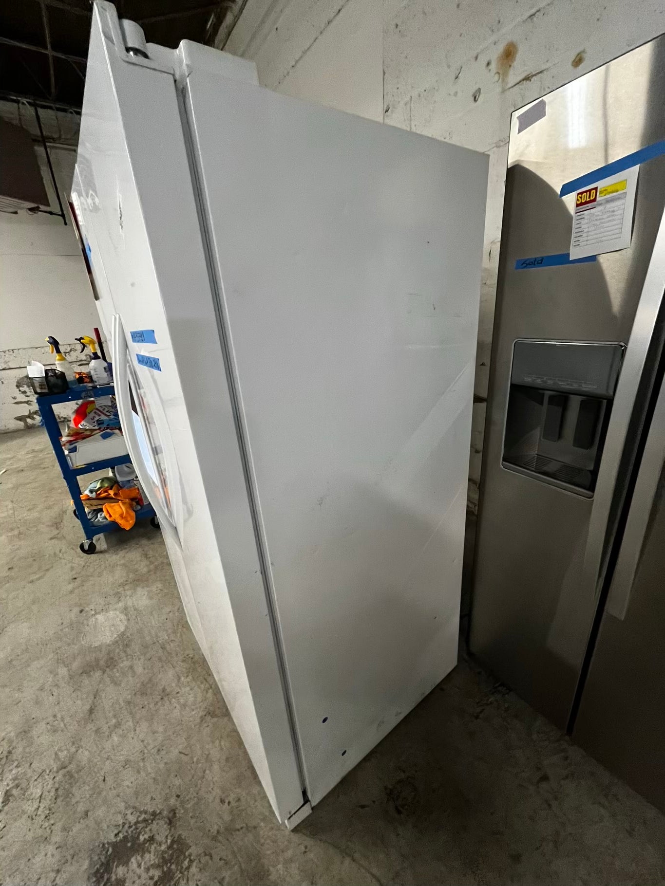 *🎉 Black Friday ⚡️ Frigidaire side by side Refrigerator w/ ice water dispenser  in white gently used - like new 36” #RF93741B