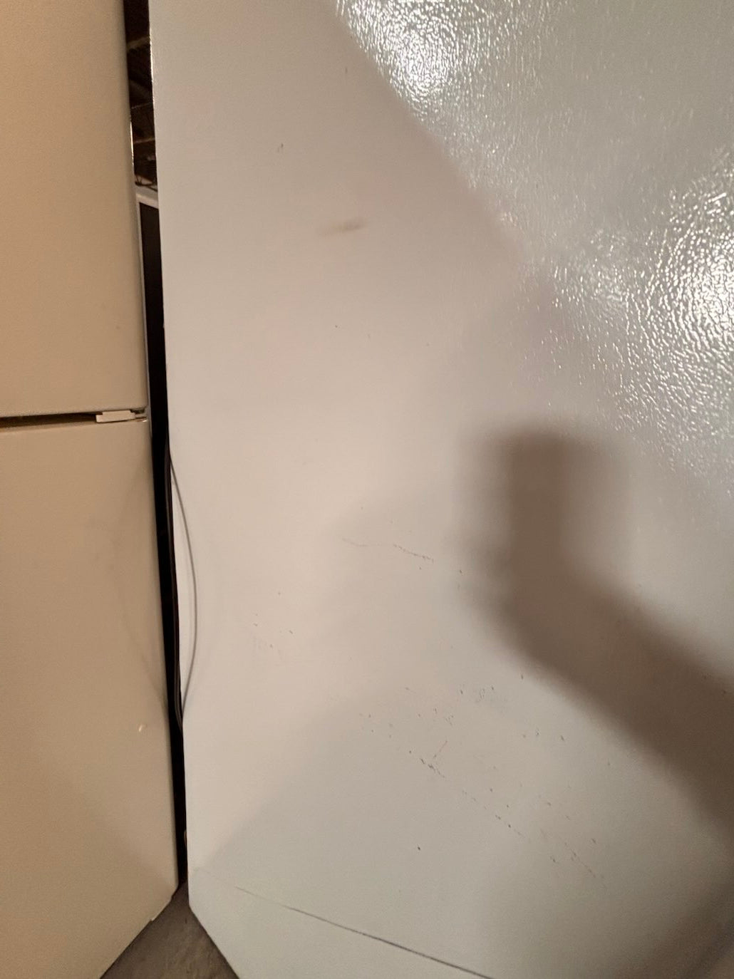 }}28”w x 68 1/2h. Whirlpool  top freezer fridge white color   With ice 🧊 maker inside ,working 💯  used-refurbished #FT6TSRB